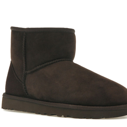 UGG Classic Mini II Boot Chocolate 1016222-CHO, trois-quarts avant extérieur