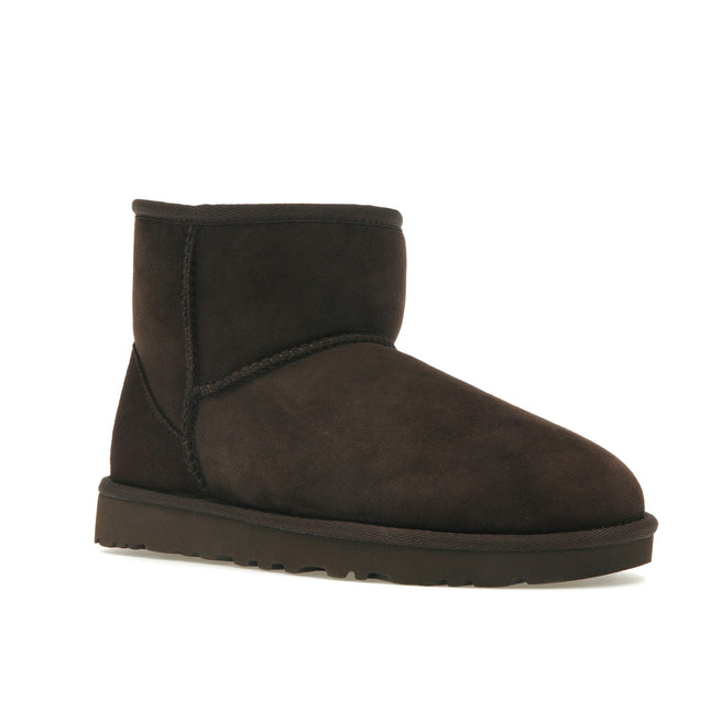 UGG Classic Mini II Boot Chocolate 1016222-CHO, trois-quarts avant extérieur