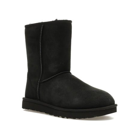 UGG Classic Short II Boot Black 1016223-BLK, trois-quarts avant extérieur