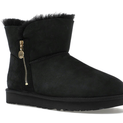 UGG Bailey Zip Mini Boot Black 1112481-BLK, trois-quarts avant extérieur