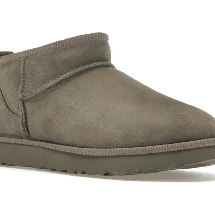 UGG Classic Ultra Mini Boot Smoke Plume 1116109-SKP, trois-quarts avant extérieur
