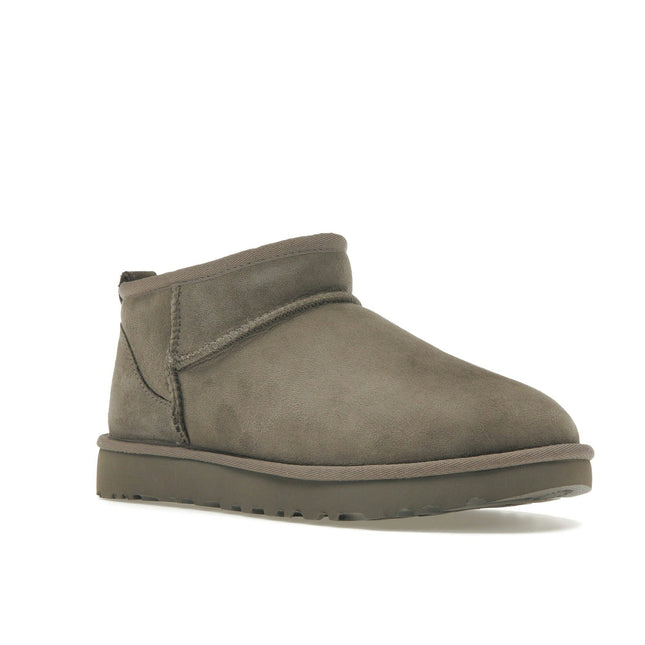 UGG Classic Ultra Mini Boot Smoke Plume 1116109-SKP, trois-quarts avant extérieur