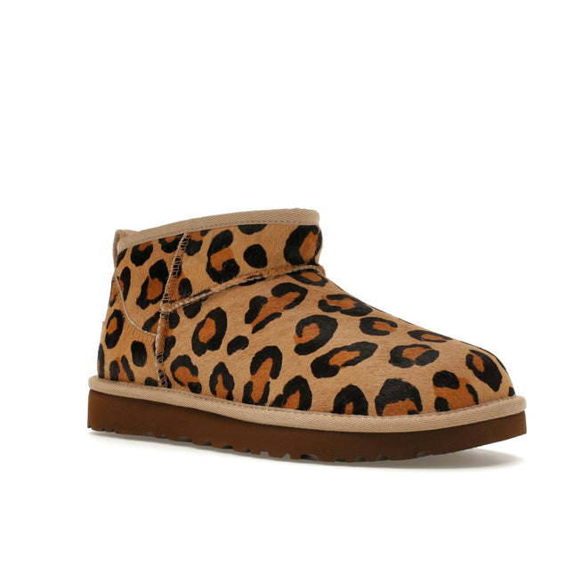 UGG Classic Ultra Mini Boot Spotty 1134523-NAT, trois-quarts avant extérieur