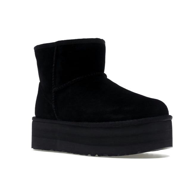 UGG Classic Mini Platform Boot Black 1134991-BLK, trois-quarts avant extérieur