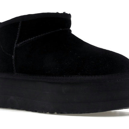 UGG Classic Ultra Mini Platform Boot Black 1135092-BLK, trois-quarts avant extérieur