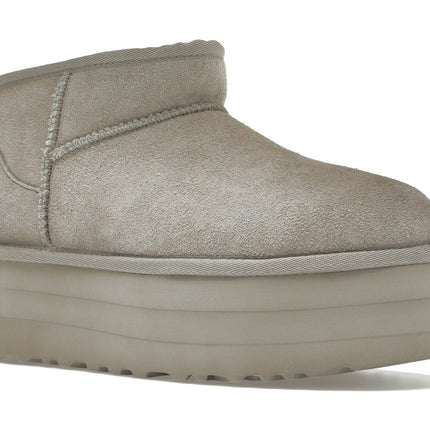 UGG Classic Ultra Mini Platform Boot Goat 1135092-GOA, trois-quarts avant extérieur