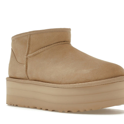 UGG Classic Ultra Mini Platform Boot Mustard Seed 1135092-MDSD, trois-quarts avant extérieur