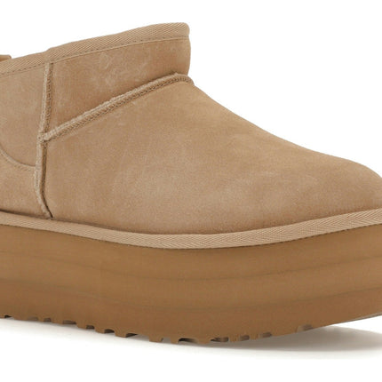 UGG Classic Ultra Mini Platform Boot Sand 1135092-SAN, trois-quarts avant extérieur