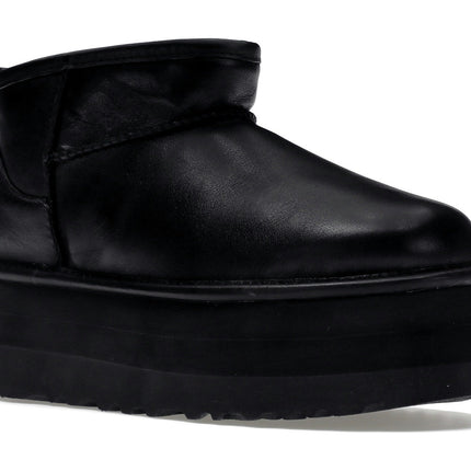 UGG Classic Ultra Mini Platform Boot Black Leather 1141510-BLLE, trois-quarts avant extérieur