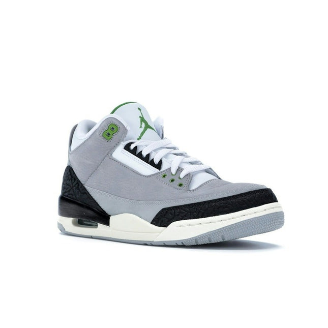 Air Jordan 3 Retro Chlorophyll 136064-006, trois-quarts avant extérieur