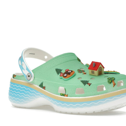 Crocs Classic Platform Clog Animal Crossing 210101-90H, trois-quarts avant extérieur