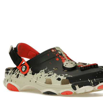 Crocs Classic All-Terrain Clog Friday The 13th 210241-90H, trois-quarts avant extérieur