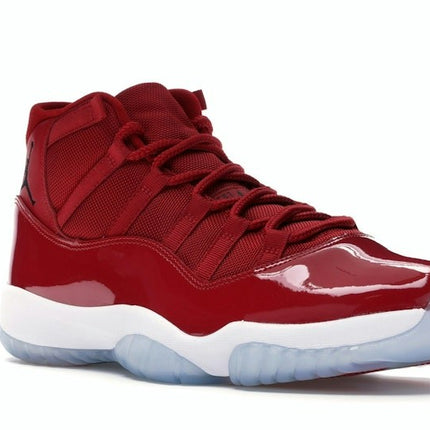 Air Jordan 11 Retro Win Like 96 378037-623, trois-quarts avant extérieur