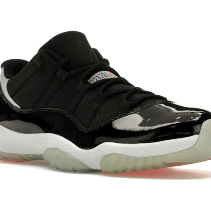 Air Jordan 11 Retro Low Infrared 528895-023, trois-quarts avant extérieur