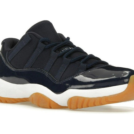 Air Jordan 11 Retro Low Midnight Navy 528895-405, trois-quarts avant extérieur