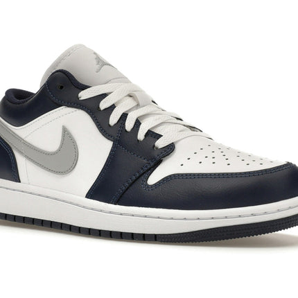 Air Jordan 1 Low Wolf Grey Midnight Navy 553558-141, trois-quarts avant extérieur