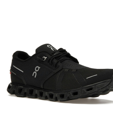 On Running Cloud 5 All Black 59.98986, trois-quarts avant extérieur