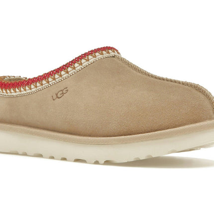 UGG Tasman Slipper Sand Dark Cherry 5955-SNDD, trois-quarts avant extérieur