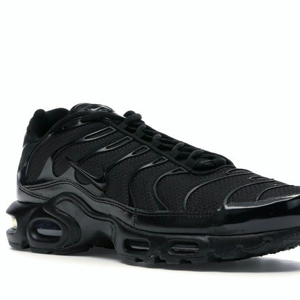 Nike Air Max Plus Triple Black 604133-050, trois-quarts avant extérieur