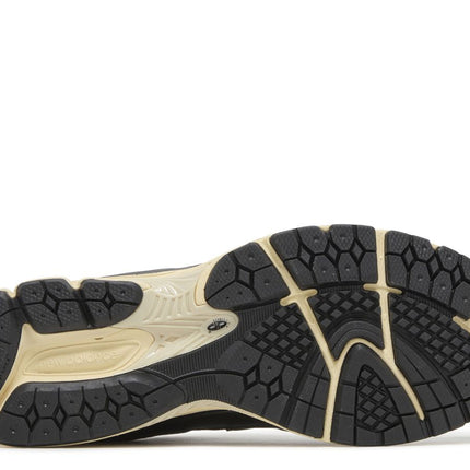 New Balance 2002R Black Vintage