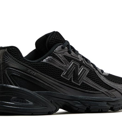 New Balance 740 Triple Black
