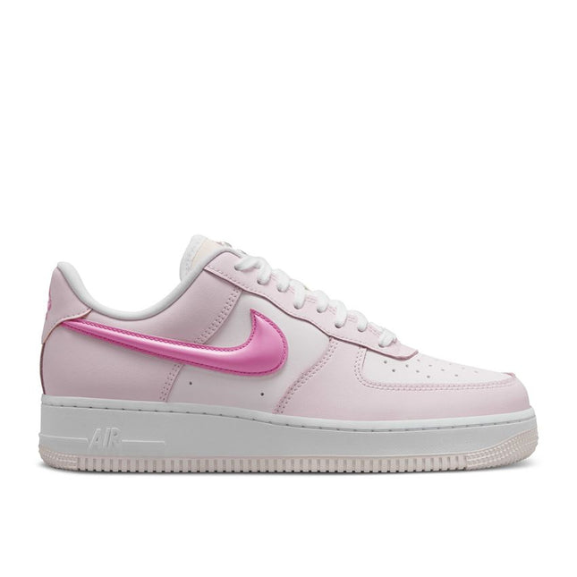 Nike Air Force 1 '07 LX Estampado de pata rosa perla