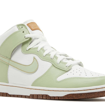 Nike Dunk High SE inspeccionada por Swoosh Honeydew