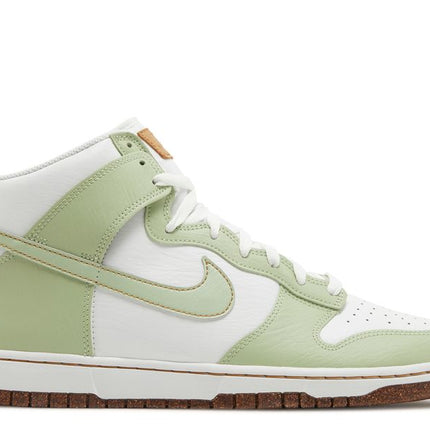 Nike Dunk High SE inspeccionada por Swoosh Honeydew