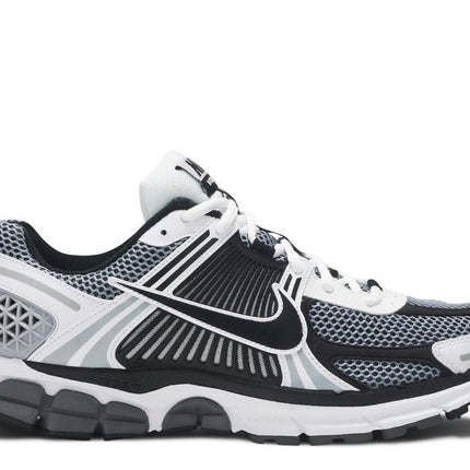 Nike Zoom Vomero 5 Gris Oscuro Negro Blanco