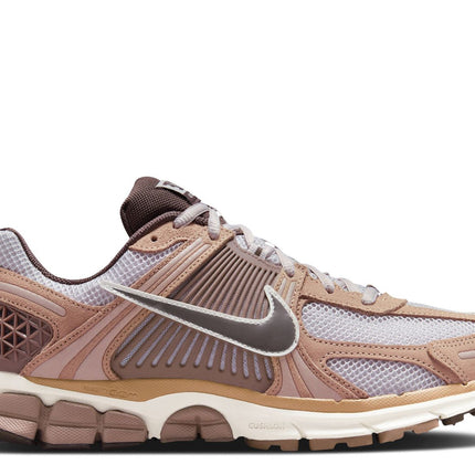 Nike Zoom Vomero 5 Tierra batida polvorienta