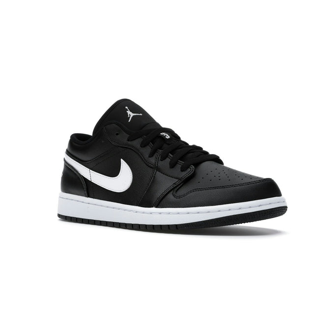Air Jordan 1 Low Black White AO9944-001, trois-quarts avant extérieur
