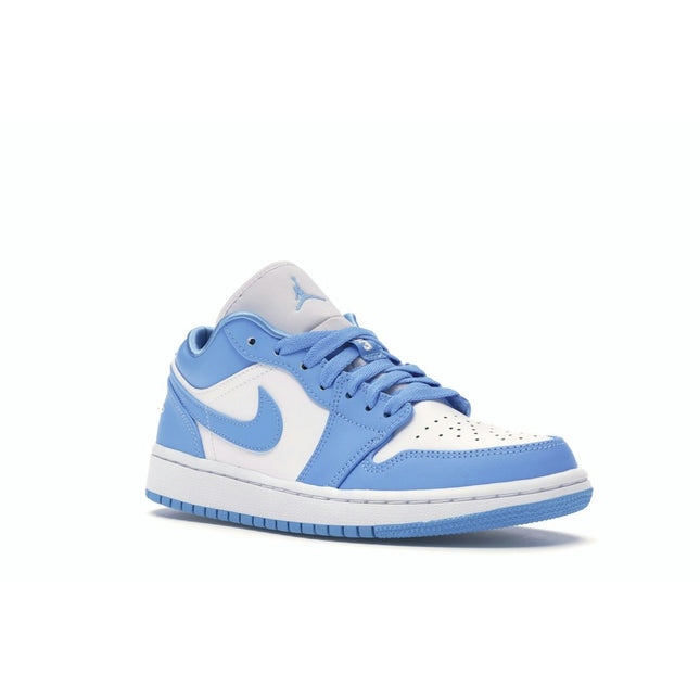 Air Jordan 1 Low UNC AO9944-441, trois-quarts avant extérieur