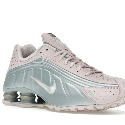Nike Shox R4 Barely Rose Metallic Platinum AR3565-600, trois-quarts avant extérieur