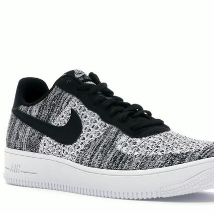 Nike Air Force 1 Flyknit 2 Black Pure Platinum AV3042-001, trois-quarts avant extérieur