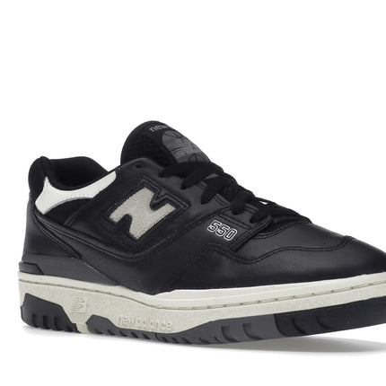 New Balance 550 Panda BB550LBW, trois-quarts avant extérieur