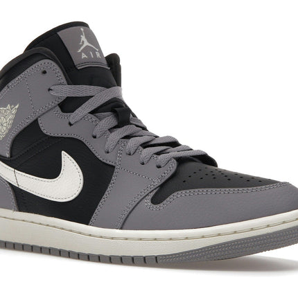 Air Jordan 1 Mid Cement Grey BQ6472-022, trois-quarts avant extérieur
