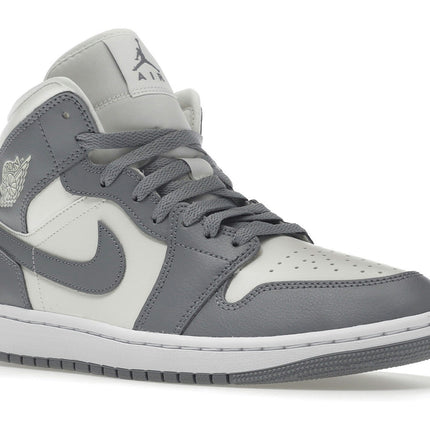 Air Jordan 1 Mid Stealth BQ6472-115, trois-quarts avant extérieur
