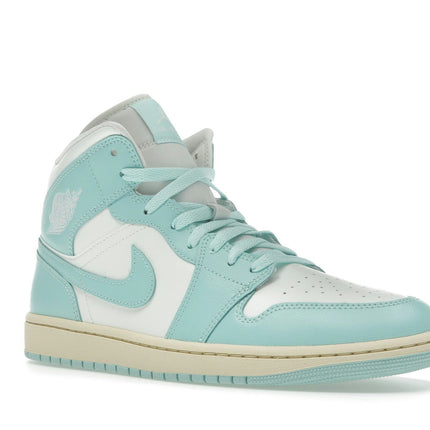 Air Jordan 1 Mid Light Dew BQ6472-132, trois-quarts avant extérieur