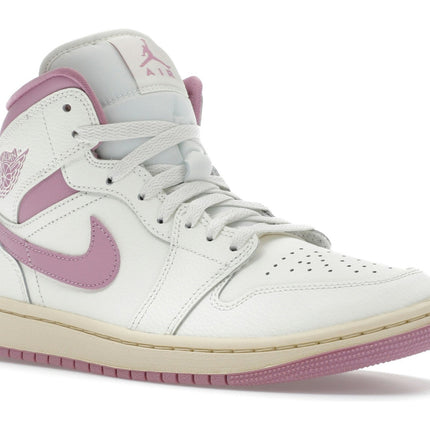 Air Jordan 1 Mid Sail Pink Coconut Milk BQ6472-162, trois-quarts avant extérieur
