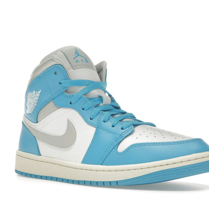 Air Jordan 1 Mid Dark Powder Blue BQ6472-400, trois-quarts avant extérieur
