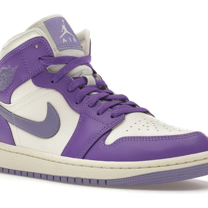 Air Jordan 1 Mid Action Grape BQ6472-504, trois-quarts avant extérieur