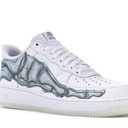 Nike Air Force 1 Low Skeleton Halloween (2018) BQ7541-100, trois-quarts avant extérieur