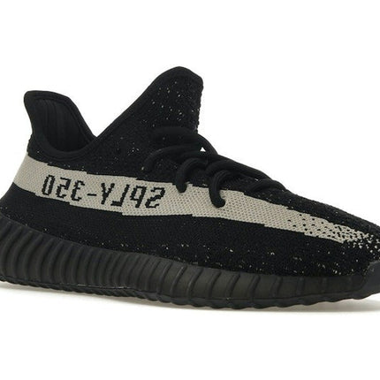 Adidas Yeezy Boost 350 V2 Oreo BY1604, trois-quarts avant extérieur