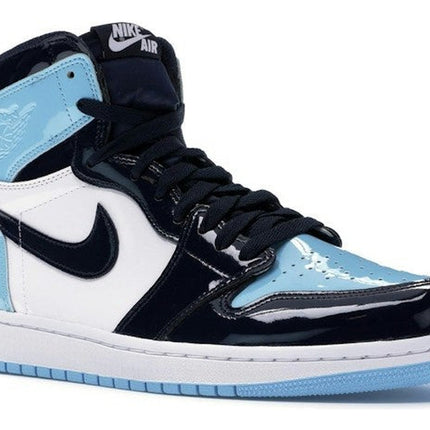 Air Jordan 1 Retro High UNC Patent CD0461-401, trois-quarts avant extérieur