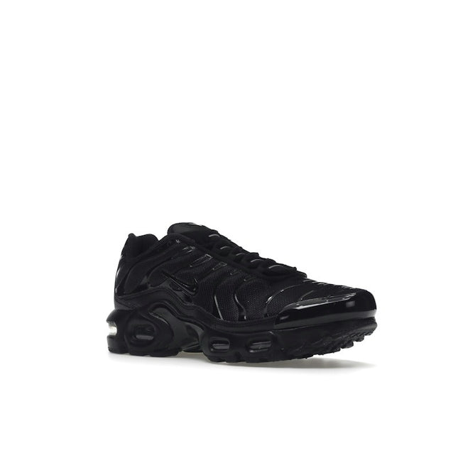 Nike Air Max Plus Triple Black (GS) CD0609-001, trois-quarts avant extérieur