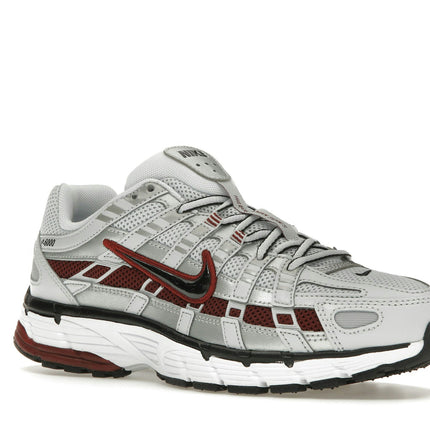 Nike P-6000 Dark Team Red CD6404-020, trois-quarts avant extérieur