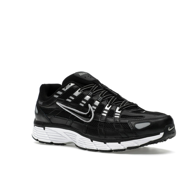 Nike P-6000 Black White Metallic Silver CD6404-026, trois-quarts avant extérieur