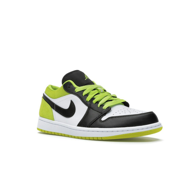 Air Jordan 1 Low Black Cyber CK3022-003, trois-quarts avant extérieur