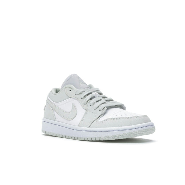 Air Jordan 1 Low Spruce Aura CW1381-003, trois-quarts avant extérieur