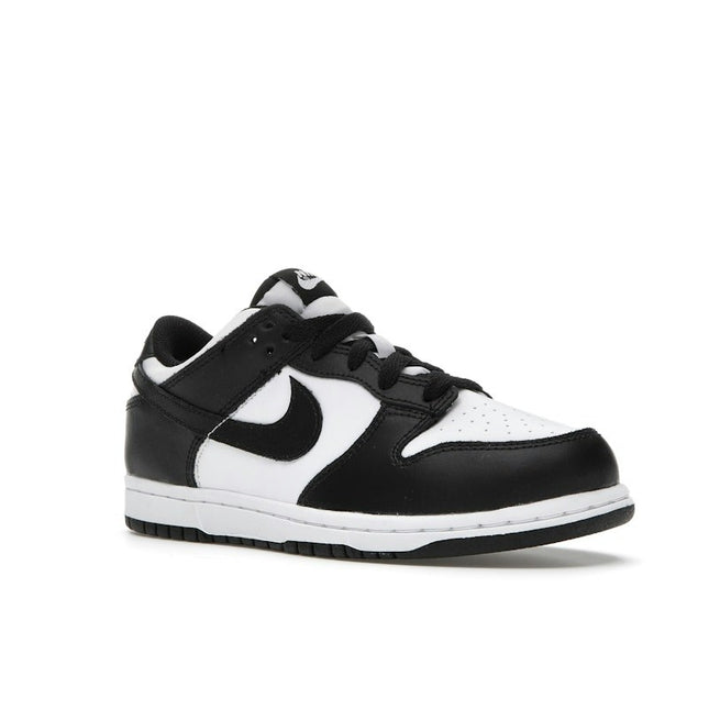 Nike Dunk Low Black White (PS) CW1588-100, trois-quarts avant extérieur